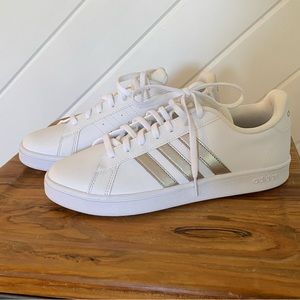 Womens Adidas’s Sneaker